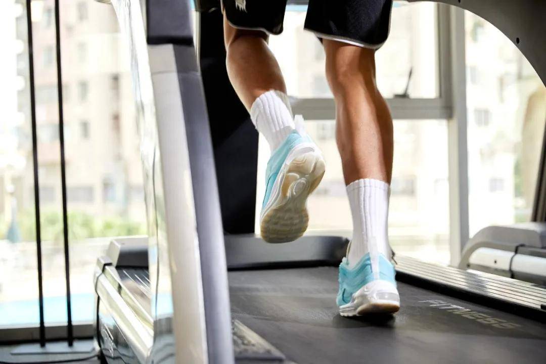 買了一臺簡易的健身跑步機(jī) 家里兩個直男都說沒有用